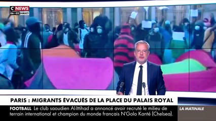 Download Video: Des centaines des migrants qui avaient tenté de s'installer Place du Palais Royal évacués par les forces de l'ordre cette nuit, dans une ambiance tendue alors que des députés LFI étaient sur place