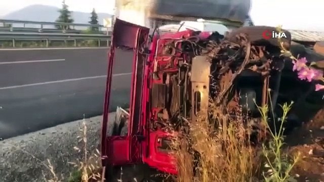 Un camion traversant la voie opposée est entré en collision frontale avec le bus： 2 morts, 20 blessés dont 6 gravement