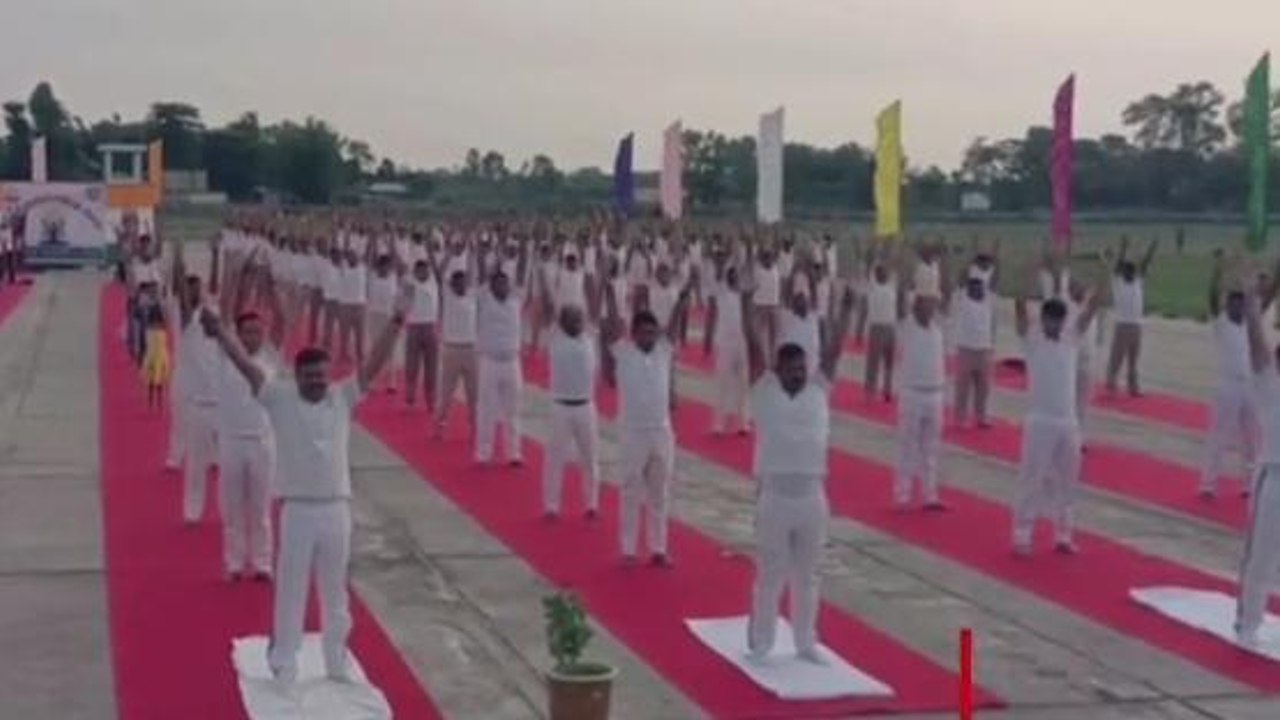 सुपौल : अंतर्राष्ट्रीय योग दिवस पर हवाई अड्डे पर एसएसबी 45 वी वाहिनी ने किया योगाभ्यास