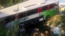 Mersin'de 2 kişinin öldüğü 27 kişinin yaralandığı otobüs kazası kamerada