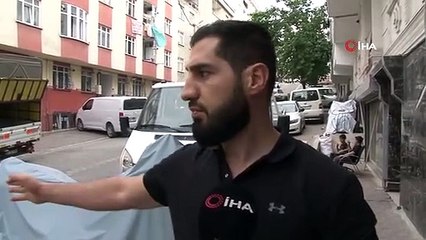 Sokakta koşan küçük kıza araba çarptı... O anlar kamerada