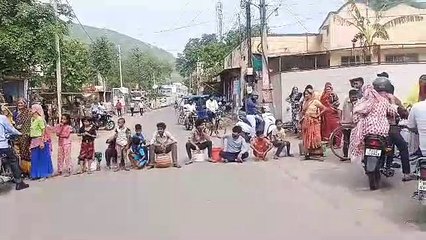 पानी की समस्या रोड किया जाम,देखे वीडियो