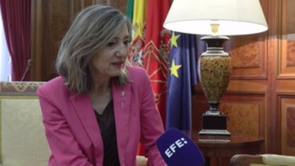 La alcaldesa de Pamplona cita a EH Bildu como única línea roja