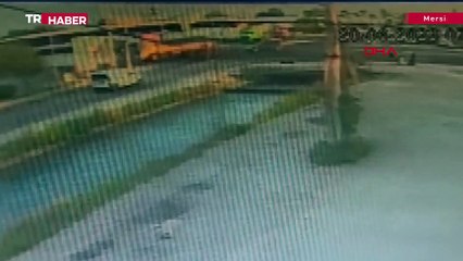 Mersin'de 2 kişinin öldüğü, 27 kişinin yaralandığı kaza kamerada