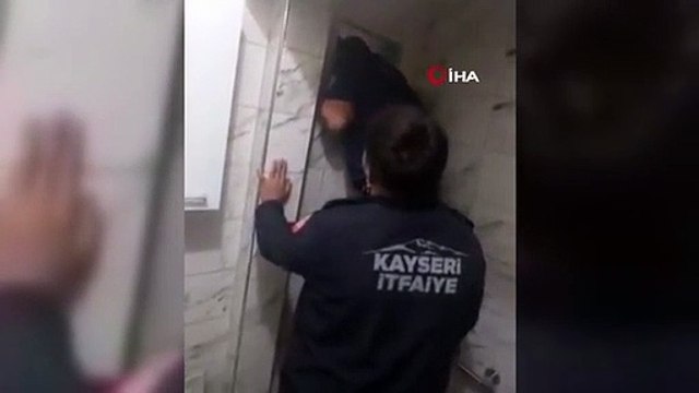 Havalandırma boşluğuna düşen yavru kediyi itfaiye ekipleri kurtardı