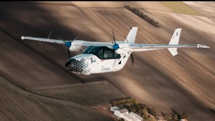 عرض طائرة كهربائية هجينة في معرض باريس الجوي