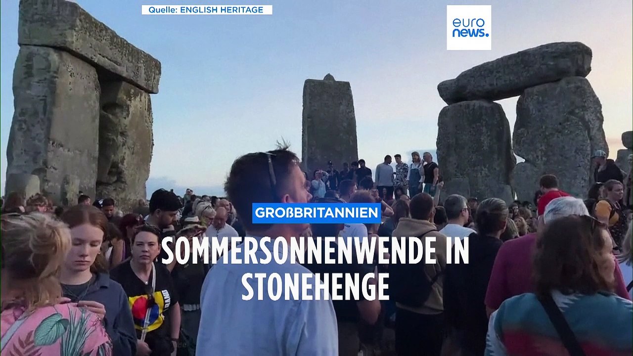 Stonehenge: Zahlreiche Menschen feiern Sommersonnenwende in Südengland