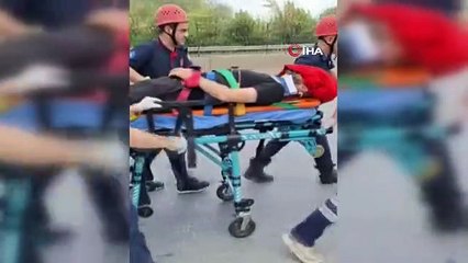 Kartal'da Kontrolden Çıkan Otomobil Su Kanalına Uçtu: 1 Yaralı