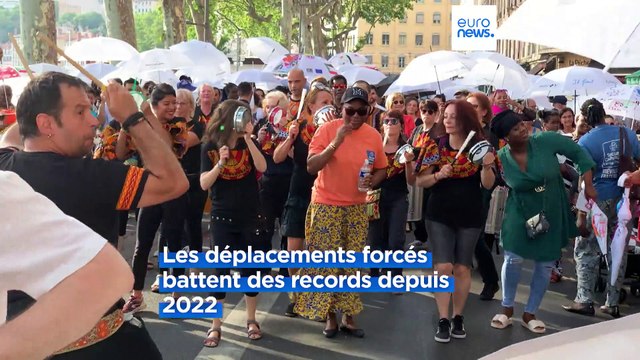 Une Marche des parapluies organisée pour la Journée mondiale des réfugiés