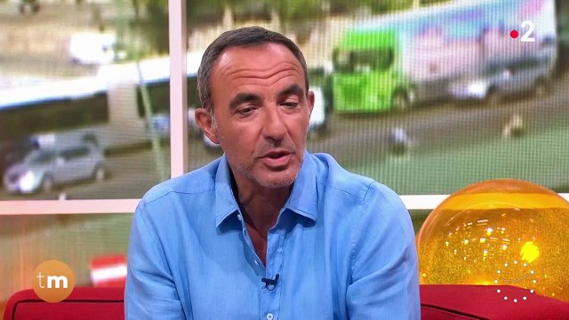 Nikos Aliagas surpris par sa mère