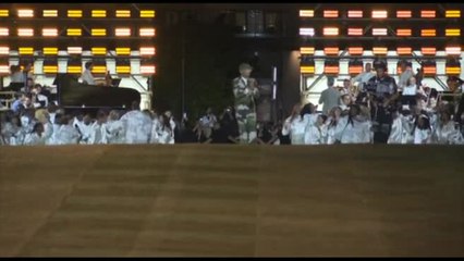 Dandy, camouflage, scacchi: il debutto di Pharrell Williams per Vuitton