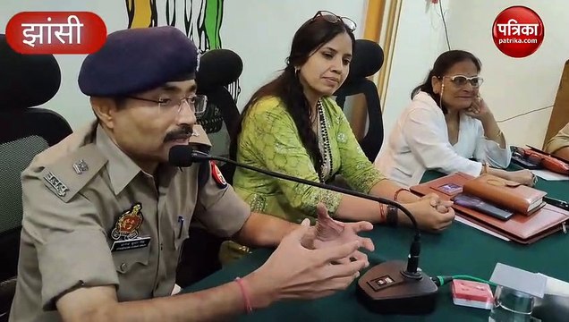शारीरिक और मानसिक तनाव को दूर करने के लिए महिला पुलिसकर्मियों को कराया ध्यान, उर्वशी अवस्थी ने बताए मेडिटेशन फायदे