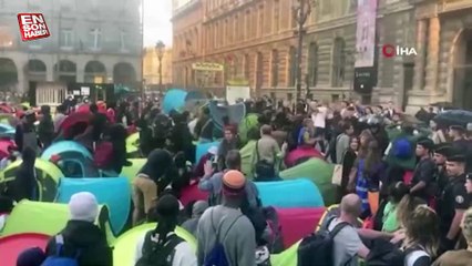 Fransa'da göçmenlerin protestosuna polisten sert müdahale