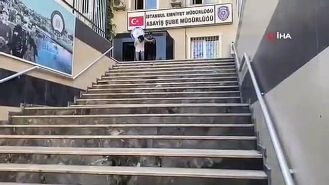 Ils ont saisi les informations bancaires et émis une carte supplémentaire, ils ont réalisé un bénéfice de 2 millions de lires.