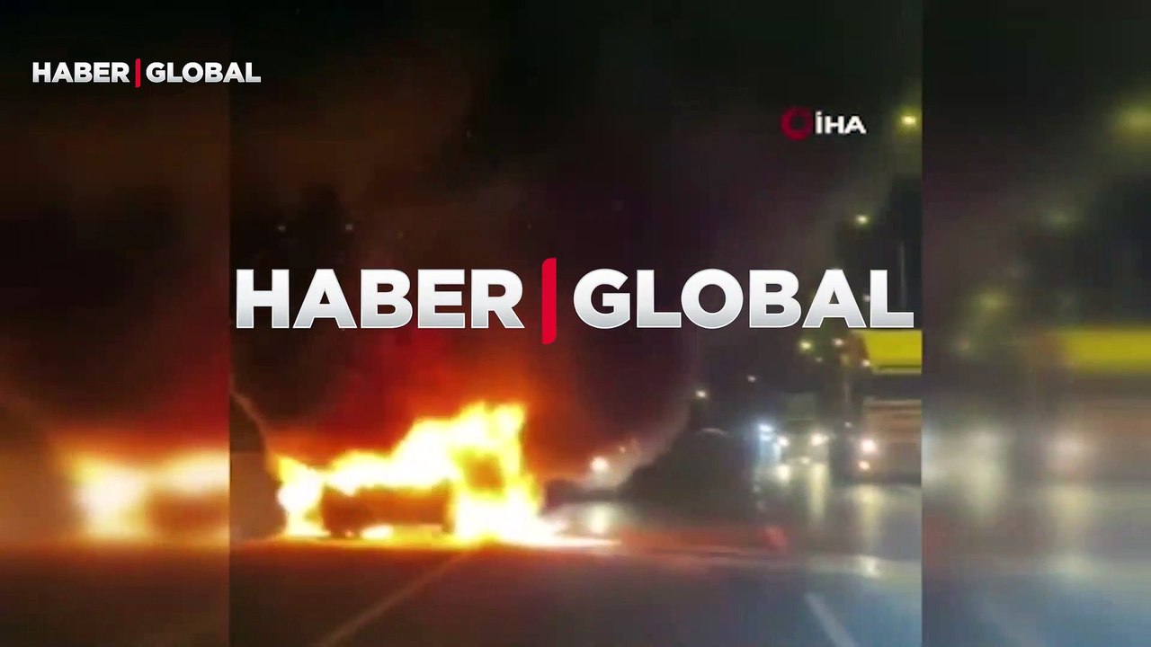 Otomobil alev topuna döndü! Sürücü son anda kurtuldu