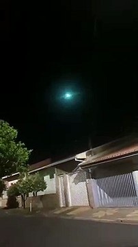 Meteoro iluminou de tons verdes os céus no Brasil