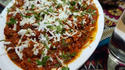 ठाणे,मुंबई में स्थित एक रेस्टोरेंट में रात के खाने का मजा