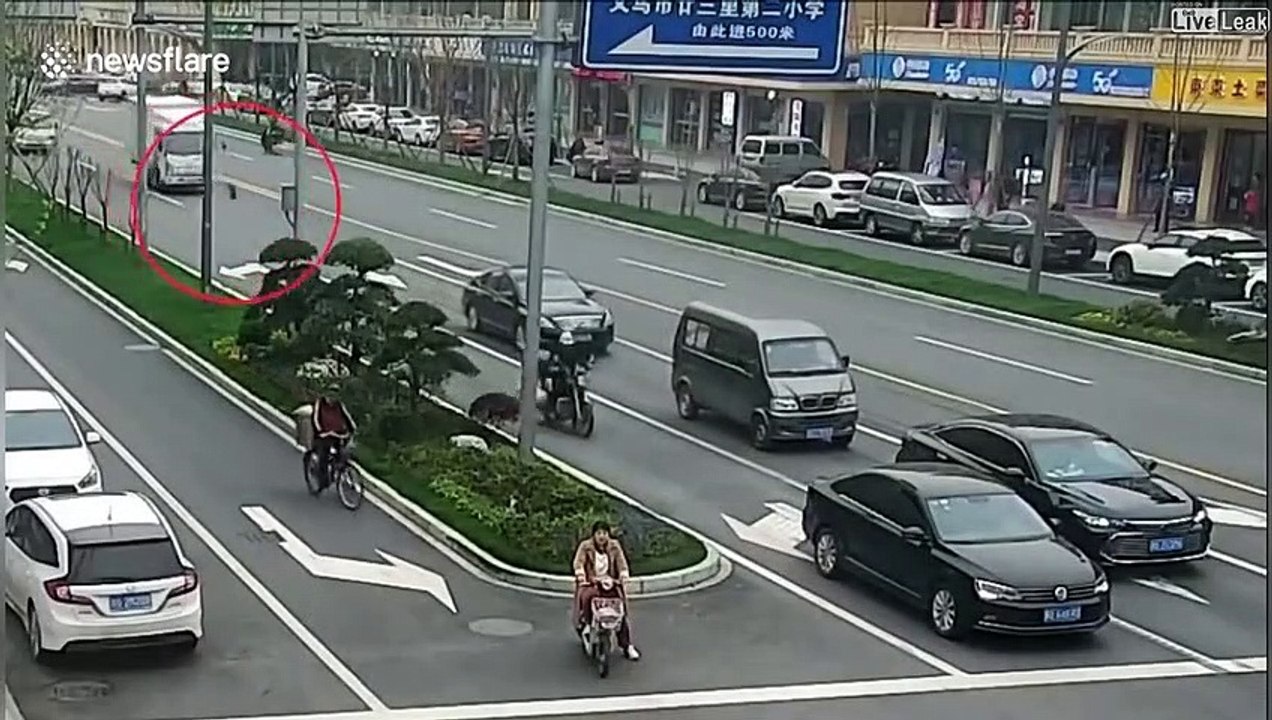 Un camion perd ses 2 roues, drame évité de justesse