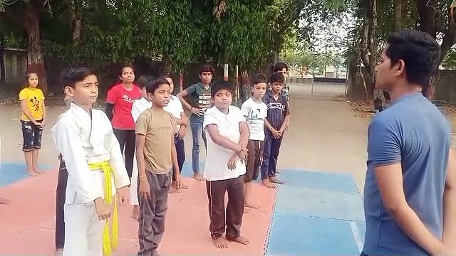 आत्म रक्षा के सीखे गुर, जाना योग का महत्व