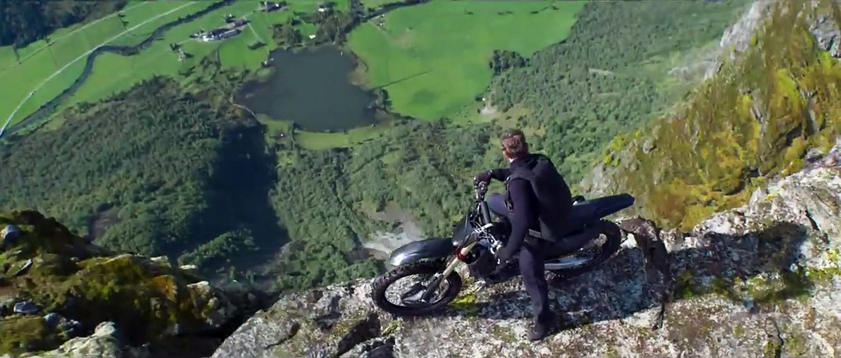 Bande-annonce de Mission Impossible 7. L'incroyable cascade de Tom Cruise a été tournée en premier