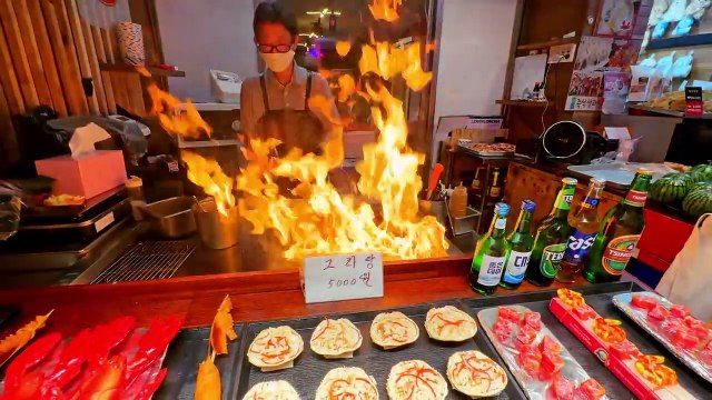 Korean Street Food After Dark!! The Freaks Come Out At Night!!