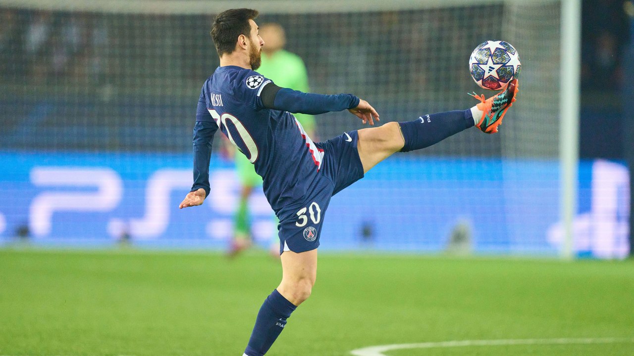 Cool und lässig: Zwei Tricks, um den Ball hochzunehmen