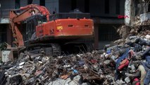 Başakşehir'de 4 gün yandıktan sonra söndürülen fabrikadan geriye enkaz yığını kaldı