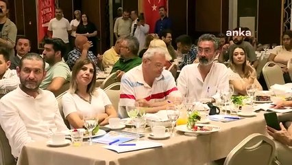 60 autres bus rouges de la métropole d'Antalya sont en service dans les transports publics