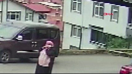 Ordu'da cam silerken düşen kadın ağır yaralandı