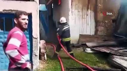 Panique d'incendie à Pazaryolu... Les habitants du quartier ont répondu à l'incendie avec des seaux qu'ils ont emportés du ruisseau