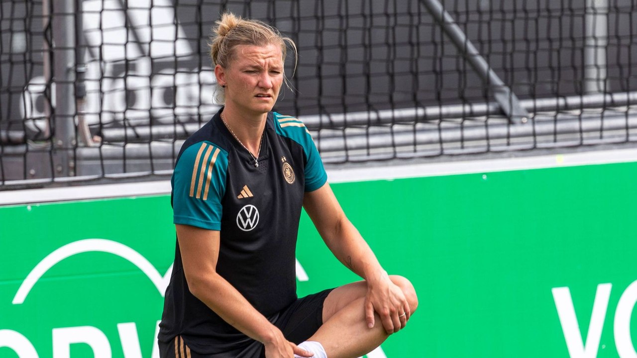 Angesprochen auf Herren-WM: Popp sieht 'dämlichen Vergleich'