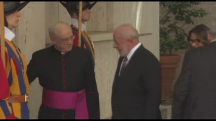 L'arrivo di Lula in Vaticano per l'udienza con il Papa