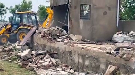 यूआईटी ने कहां चला दिया बुलडोजर...देखें वीडियो