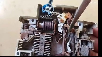 Fuses vs. MCBs: Key Differences Explained ⚡