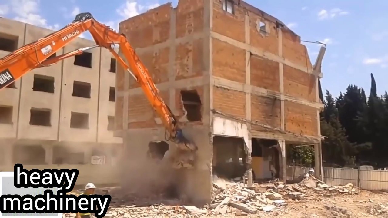 extreme dangerous heavy equipment excavator operator skills.