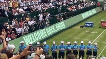 Il ritorno di King Federer in campo: emozione, selfie e autografi