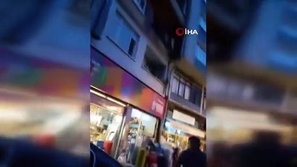 Une femme atteinte d'épilepsie est accrochée au balcon, les voisins se précipitent pour l'aider