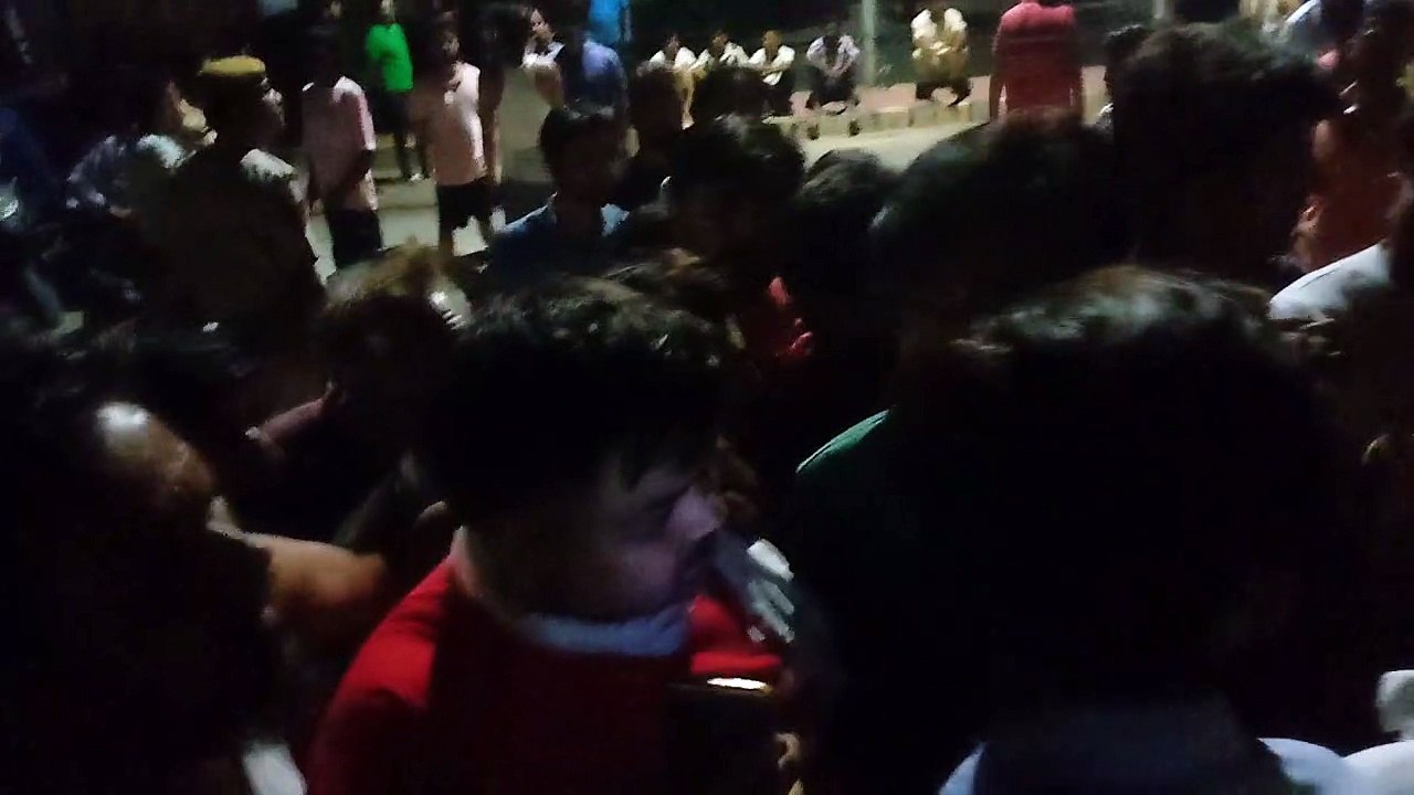 बिजली गुल होने पर गुस्साए लोग बोले, लंबी तानकर सो रहे जिम्मेदार