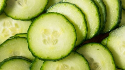 What Is an English Cucumber? Discover the Seedless & Refreshing Variety 🥒