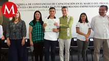 Gobernador de Chiapas entrega constancias del programa 'Mentes Creativas para el Futuro'