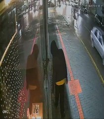 Ladrão é flagrado arrombando loja no Centro