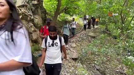 Yüksekovalı dağcılar Kaval Şelalesi'ni gezdi