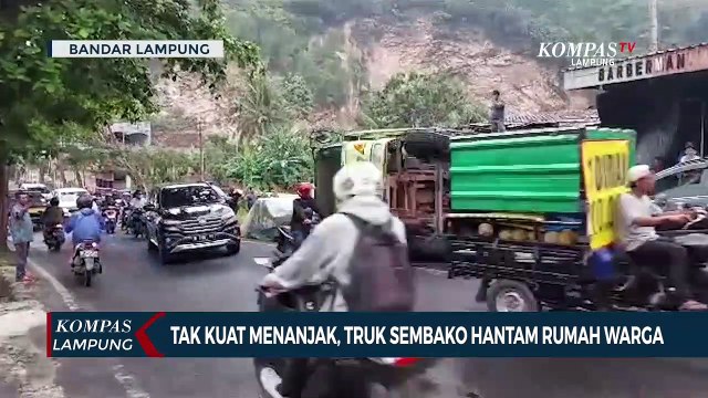 Tak Kuat Menanjak, Truk Sembako Hantam Rumah Warga