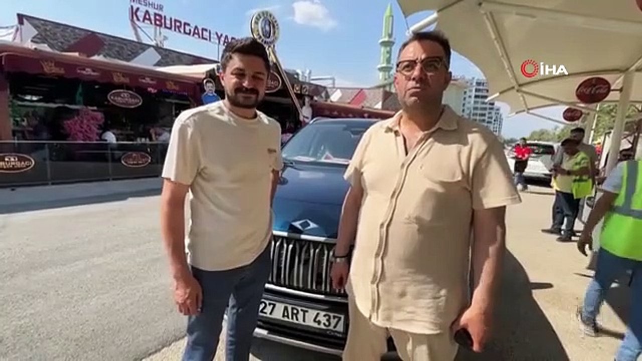 Togg a pris livraison, la première chose qu'il a faite a été d'aller au magasin de kebab