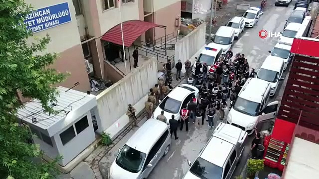 Des armes cachées dans un bûcher ont été saisie...