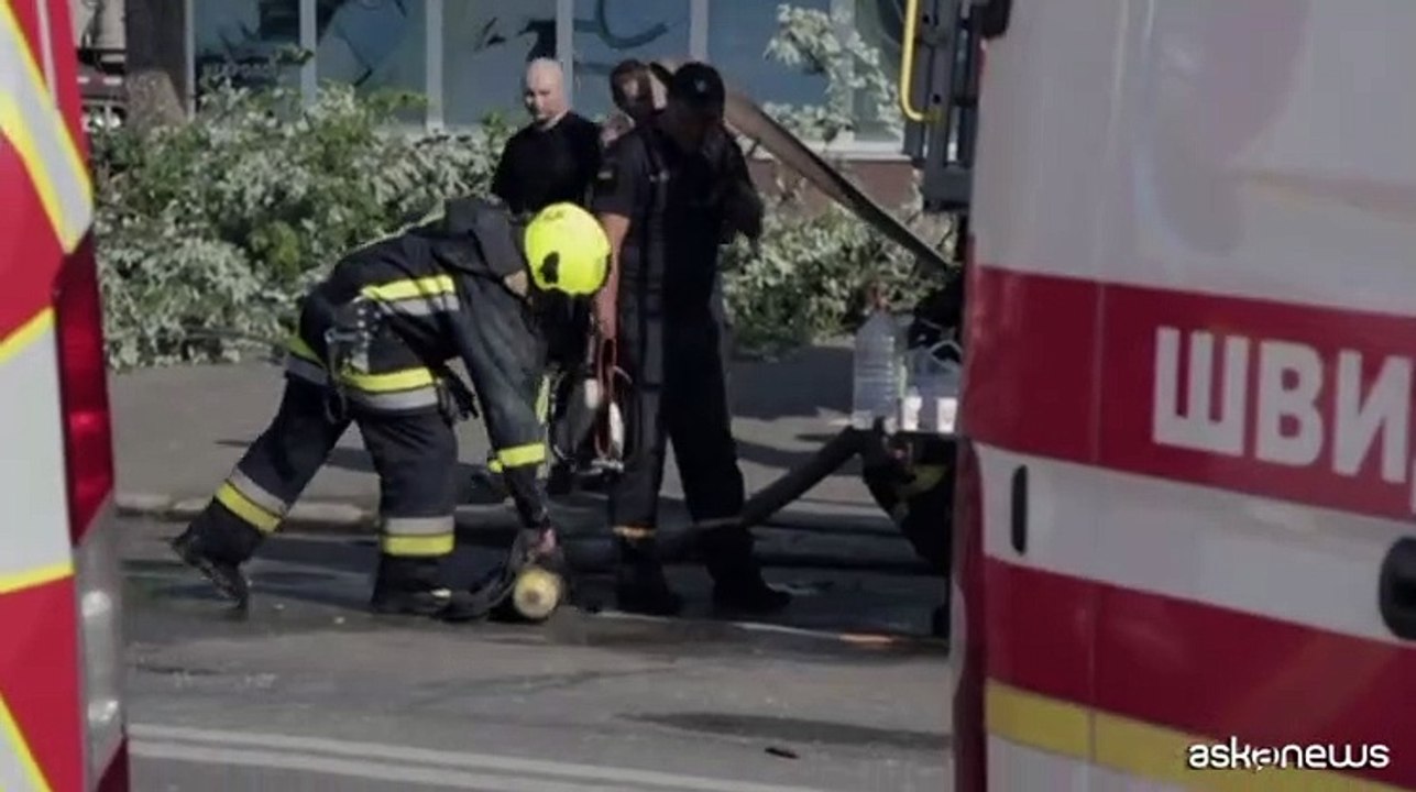 Ucraina, esplosione e incedio in un edificio di Kiev: due morti