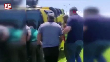 Tuzla'da hafriyat kamyonu devrildi, vatandaşlar yardıma koştu