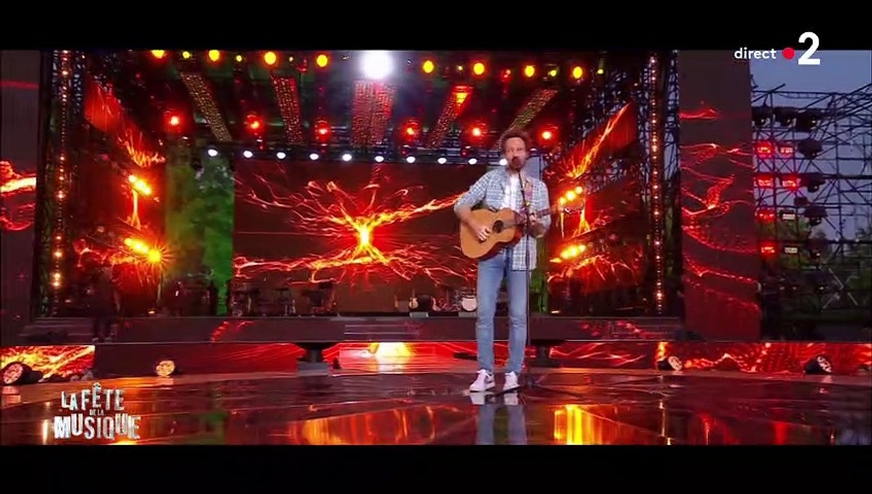 Vianney a dû chanter seul lors de l'émission "la Fête de la Musique" diffusée en direct sur France 2. kendji Girac n'a pas pu être là.