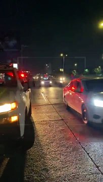 #Preliminar Un joven conductor perdió el control del volante y terminó sobre la cola de caimán ubicada sobre la avenida López Mateos, a la altura del fraccionamiento Nueva Galicia #GuardiaNocturna