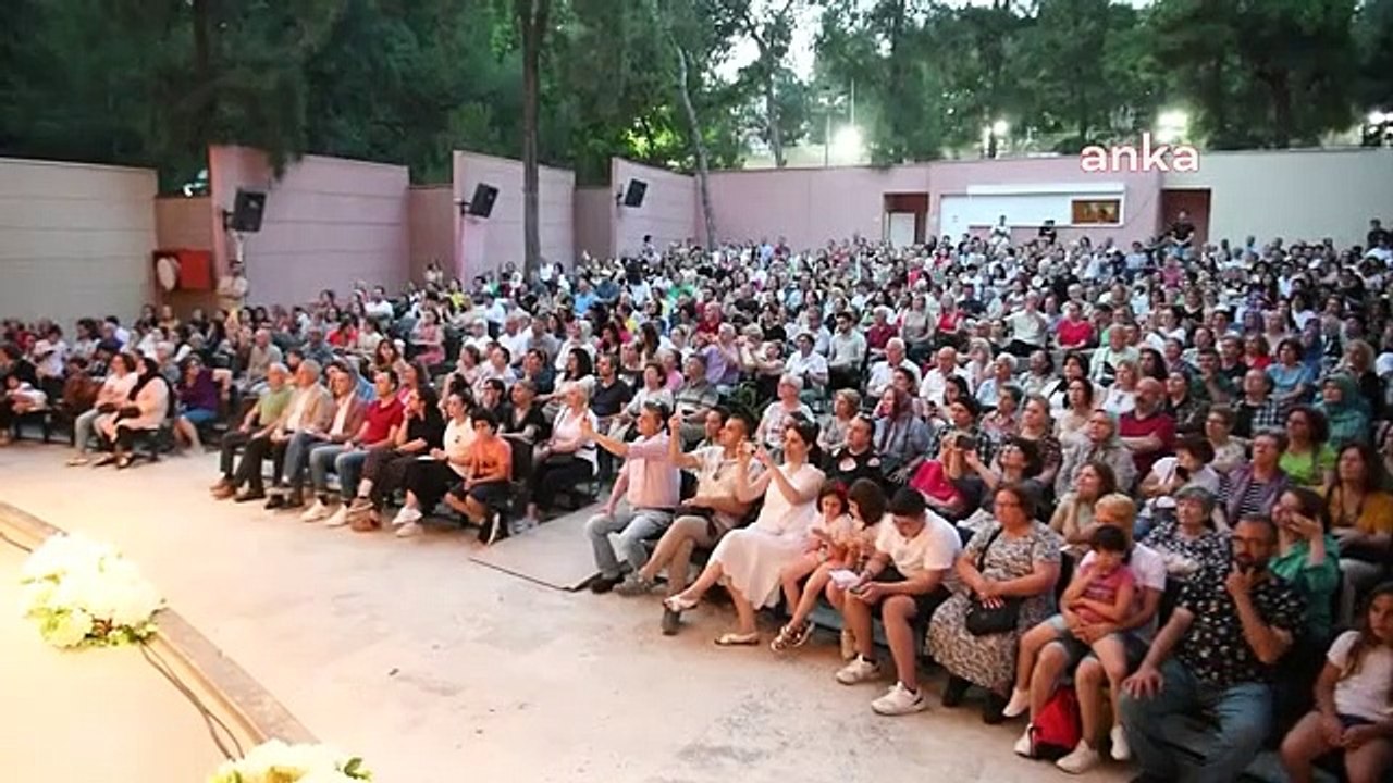 Concert de la chorale féminine de la municipalité de Bornova avec des chansons folkloriques rouméliennes et balkaniques